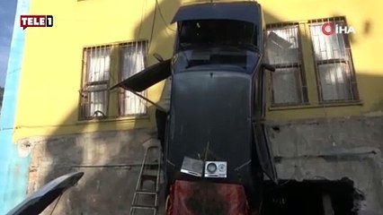 Sürekli kazaya karışan otomobilini binaya asarak cezalandırdı