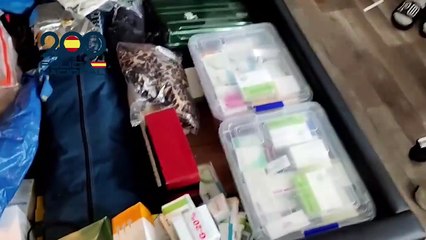 La Policía Nacional detiene a un matrimonio por fabricar y vender fármacos en su piso de Gavà