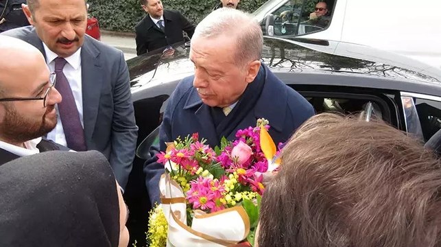 Cumhurbaşkanı Erdoğan'a evinin önünde doğum günü sürprizi