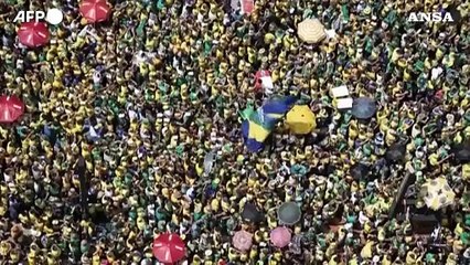 Bagno di folla per Bolsonaro, "sono un perseguitato"