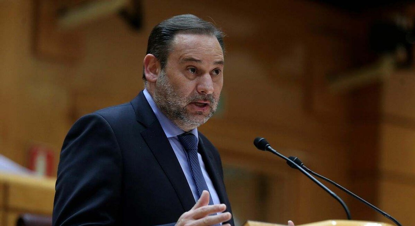 El PSOE pide a Ábalos que entregue su acta de diputado por "responsabilidad política"