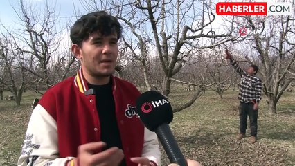 Dron korkusuyla traktörün altına saklanan baba: 'İlaçla virüs yayacak sandım, canlı yayından yardım istedim'