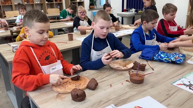 Warsztaty Zrób sobie zegar z gliny - w ICF Strefa Fajansu we Włocławku