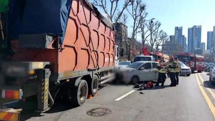 5톤 화물차가 반대편 승용차 들이받아 10중 추돌사고 / YTN