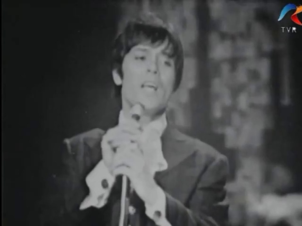 LIVING DOLL / IN THE COUNTRY by Cliff Richard - live TV performance 1969