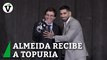 Almeida recibe a Topuria, campeón mundial de peso pluma de la UFC en Madrid
