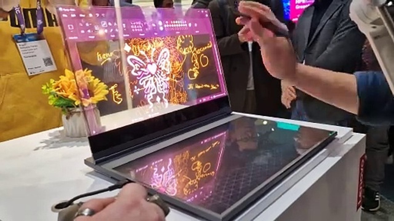 Lenovo présente son PC transparent au MWC 24