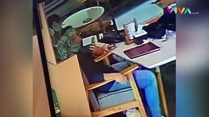 VIRAL Aksi Pria Merekam Bokong Wanita