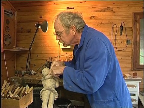 PORTRAIT JACQUES DASSONVILLE, SCULPTEUR SUR BOIS