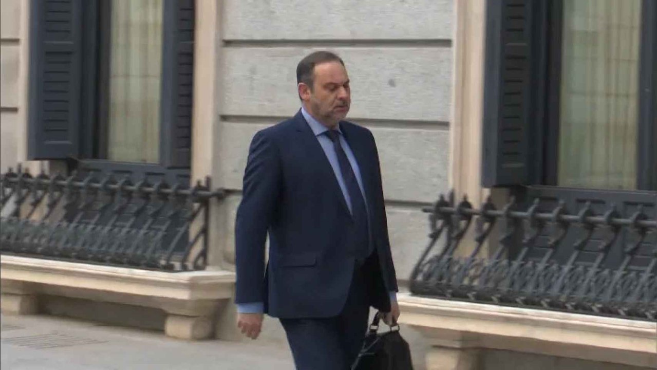 El PSOE pide a Ábalos que deje su acta como diputado