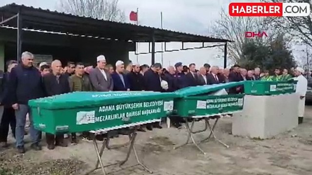 Gözyaşlarına boğuldu! Yangında eşi ve iki oğlunu kaybeden baba sargılarla cenazeye katıldı