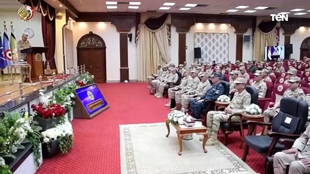 الفريق أول محمد زكى القائد العام للقوات المسلحة يلتقى عددًا من مقاتلى المنطقة المركزية العسكرية