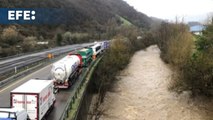 La nieve impide la circulación de camiones entre Asturias y la Meseta