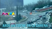 Un coche sale ardiendo en la rotonda del Corte Inglés de Alcalá de Henares