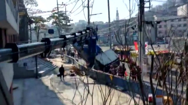 서울 공사장 크레인 넘어져 인부 3명 부상...1명 중상 / YTN