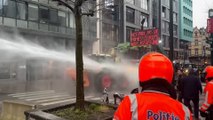 Disturbios y cargas policiales durante la protesta de agricultores en Bruselas