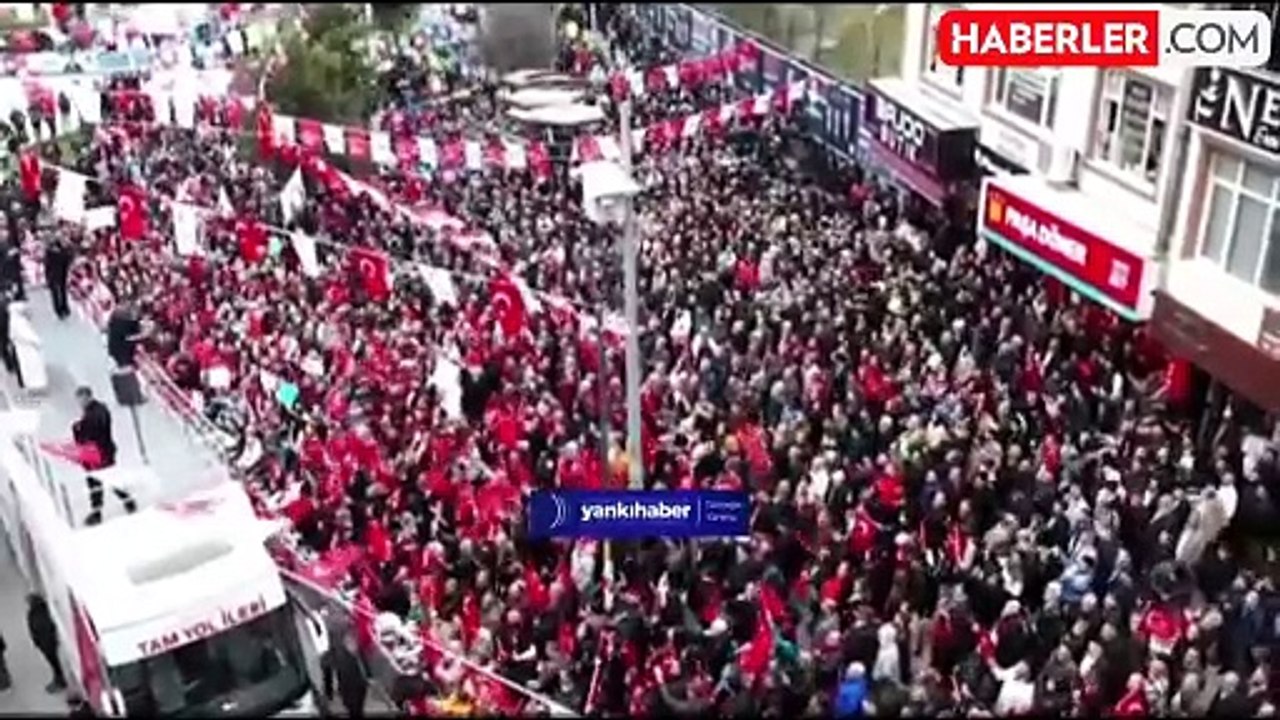 İmamoğlu konuşurken AK Parti'nin seçim aracı müzik çalarak peş peşe geçti: Saygı göstermeyi öğrenecekler, Allah akıl versin