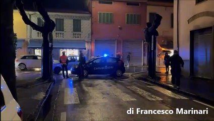 Uccide la moglie a coltellate in strada: accade a Fornaci di Barga