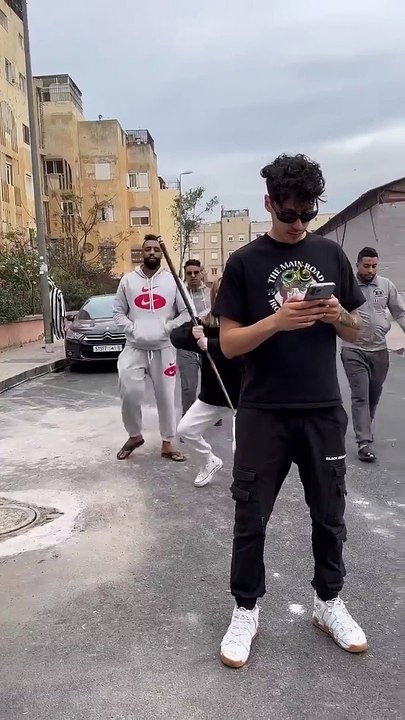 When your enemy is stronger أراد أن يظهر قوته… #comedy #shortvideo