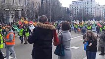 للأسبوع الرابع على التوالي.. مزارعو إسبانيا يغلقون الشوارع بجراراتهم احتجاجاً على السياسات الأوروبية