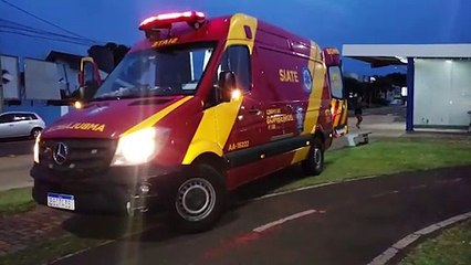 Скачать видео: Dois homens ficam feridos em acidente entre duas bicicletas na Avenida Tancredo Neves