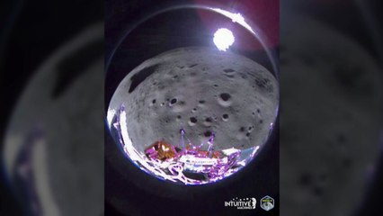 NASA 달 표면 무인우주선 사진 공개 "90km 상공서 촬영" / YTN