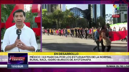 En México familiares de las víctimas de la masacre de Ayotzinapa exigen una revisión de los hechos