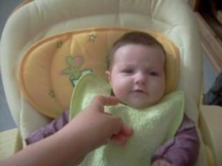 Marion sourit et rigole!