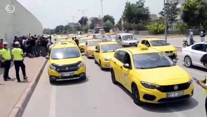 Durmak bilmeyen akaryakıt zamanlarına karşı taksiciler kazan kaldırdı. Valilik önünde kontak kapattılar