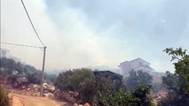 Antalya'da makilik alanda çıkan yangına müdahale ediliyor