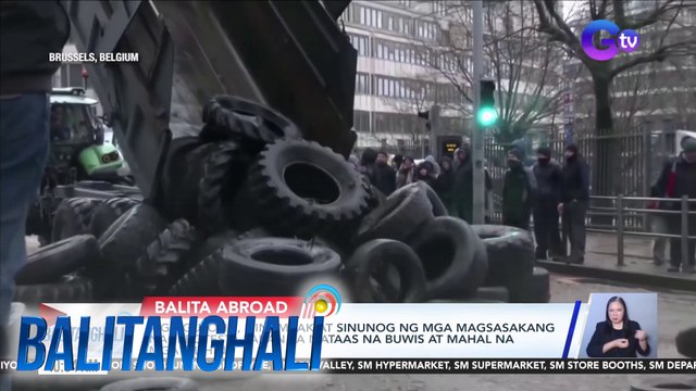 Mga gulong, itinambak at sinunog ng mga magsasakang nagprotesta laban sa mataas na buwis at mahal na mga bilihin | BT