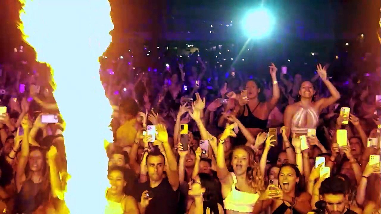 David Guetta & Bebe Rexha - I'm Good (Blue) [Live Performance]