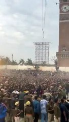 Video: Akshay- Tiger के शो में चप्पलों की हुई बरसात, वायरल हुआ वीडियो