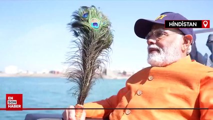 Hindistan Başbakanı Narendra Modi, su altında dua etti