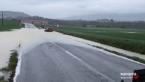 Dos vehículos atrapados en la carretera de Ororbia