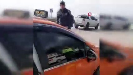 Amasya'da polisin durdurduğu ticari taksi ve otomobilden 7 kaçak göçmen çıktı