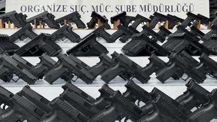İstanbul'da yüzlerce silah ele geçirildi