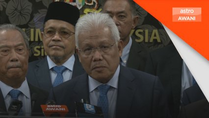 Ahli Parlimen pembangkang protes, keluar dewan