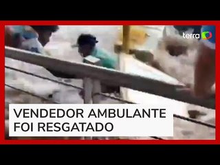 Durante temporal, homem cai e quase é levado por enxurrada em Bauru
