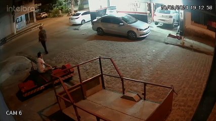 Imagens mostram suspeitos de matar homem em barbearia na capital
