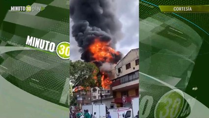 Al menos 4 personas heridas deja gigantesco incendio en el barrio Caribe
