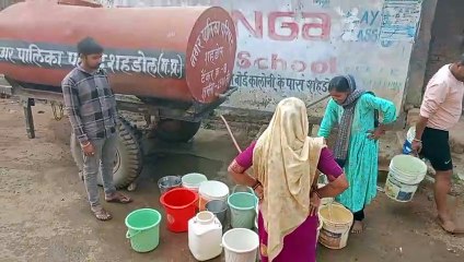 As soon as the tanker reaches this ward, a long crowd forms