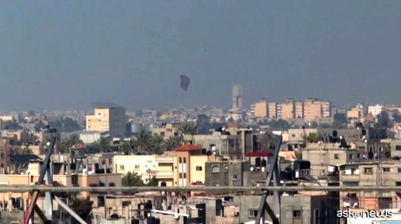 Gli aiuti umanitari alla popolazione di Gaza arrivano dal cielo