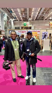 Salon de l’agriculture avec le Premier-ministre, Gabriel #Attal. C’est cauchemardesque, bousculades sécurité… lui il mange ou boit et nous …on filme #sia #salondelagriculture #gabrielattal #tournage #reportage #portedeversailles #paris