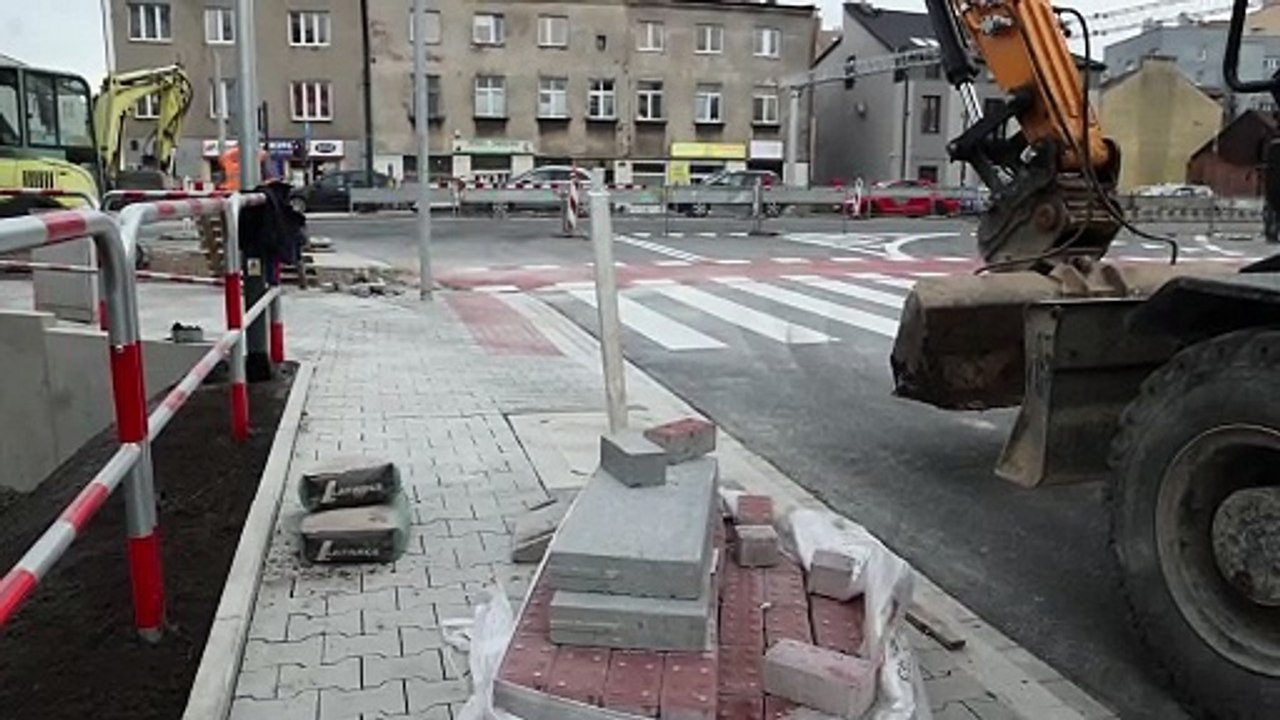 Kraków - kończą się prace przy remoncie ul Żmujdzkiej