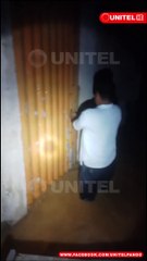 Video: Con un bote, un hombre vuelve a su hogar afectado por las inundaciones para rescatar a sus mascotas