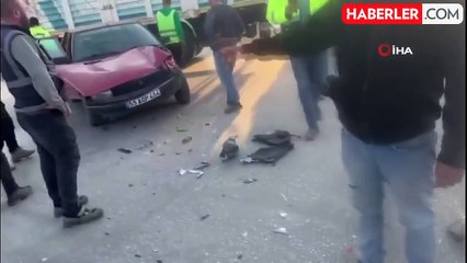 Kırmızı ışıkta geçen motosiklet, otomobil ile çarpıştı: 1 yaralı