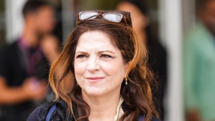 GALA VIDEO - Agnès Jaoui : son nouveau projet surprenant sous la houlette de la fille de Francis Cabrel