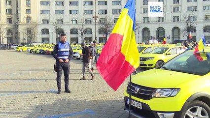 Descargar video: Romanian taxi drivers threaten hunger strike in protest against ride-sharing companies