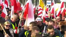 Polonia, gli agricoltori protestano a Varsavia: 